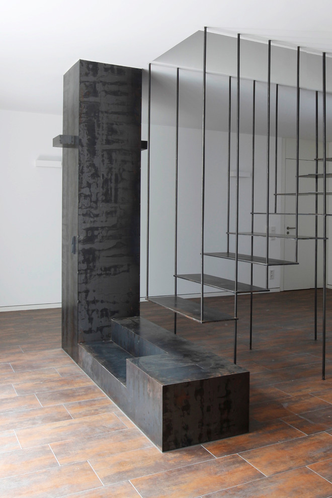 Modelo de escalera recta minimalista de tamaño medio sin contrahuella con escalones de metal