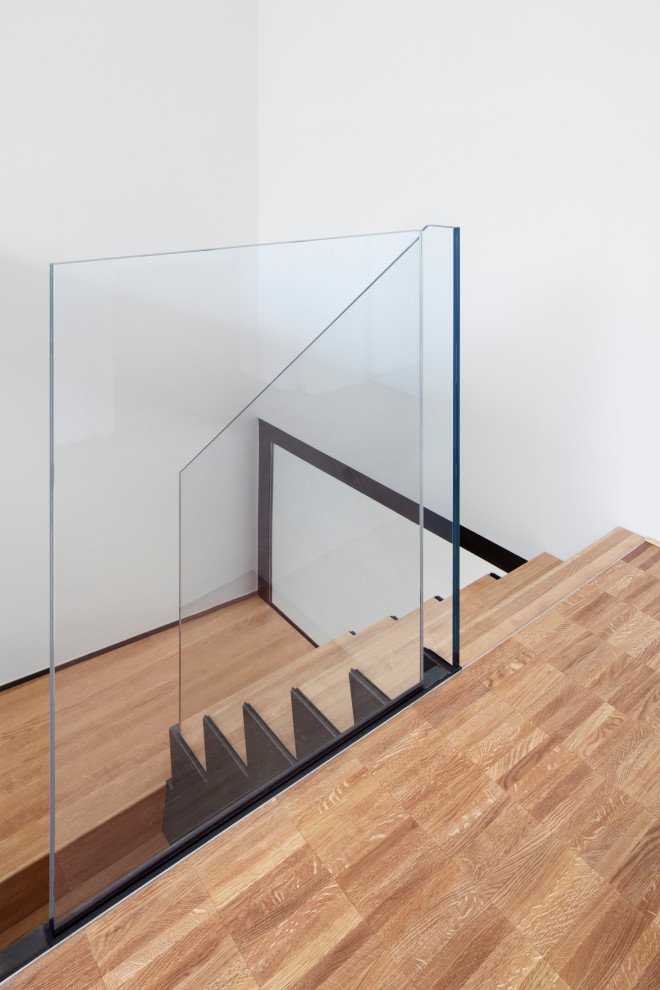 Design ideas for a modern staircase in Dusseldorf.