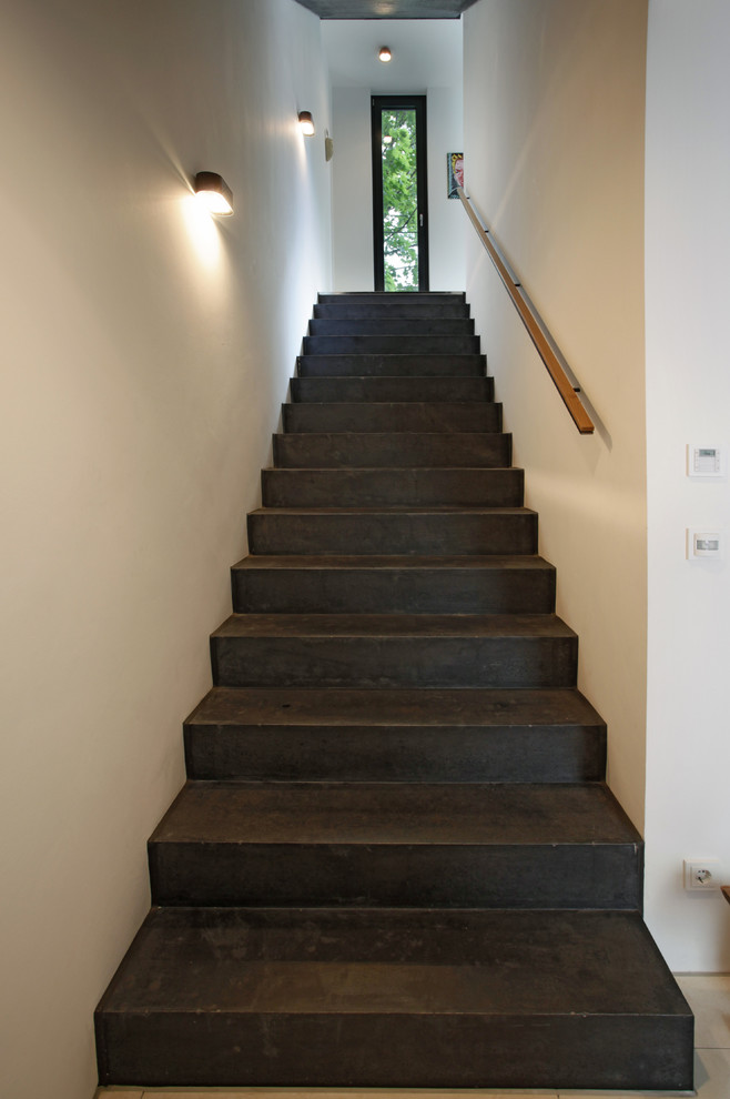 Inspiration for a contemporary staircase remodel in Nuremberg