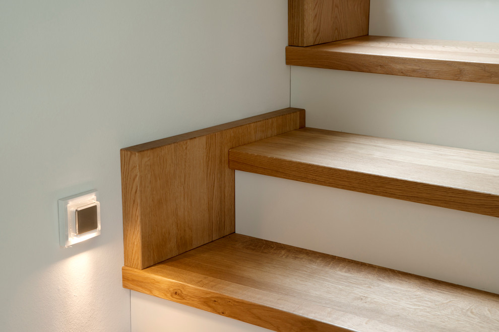 Inspiration for a transitional staircase remodel in Essen