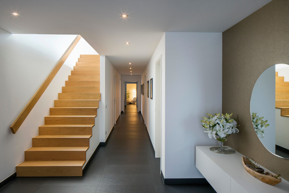 Photo of a medium sized contemporary wood straight staircase in Stuttgart with wood risers.