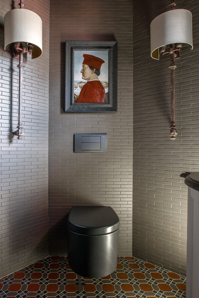 Ispirazione per un bagno di servizio chic con WC sospeso, piastrelle grigie e pavimento multicolore
