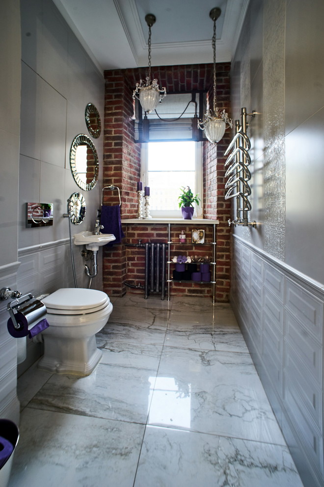Idée de décoration pour un petit WC suspendu tradition avec un carrelage gris, des carreaux de céramique, un mur gris, un sol en marbre, un lavabo suspendu et un sol gris.