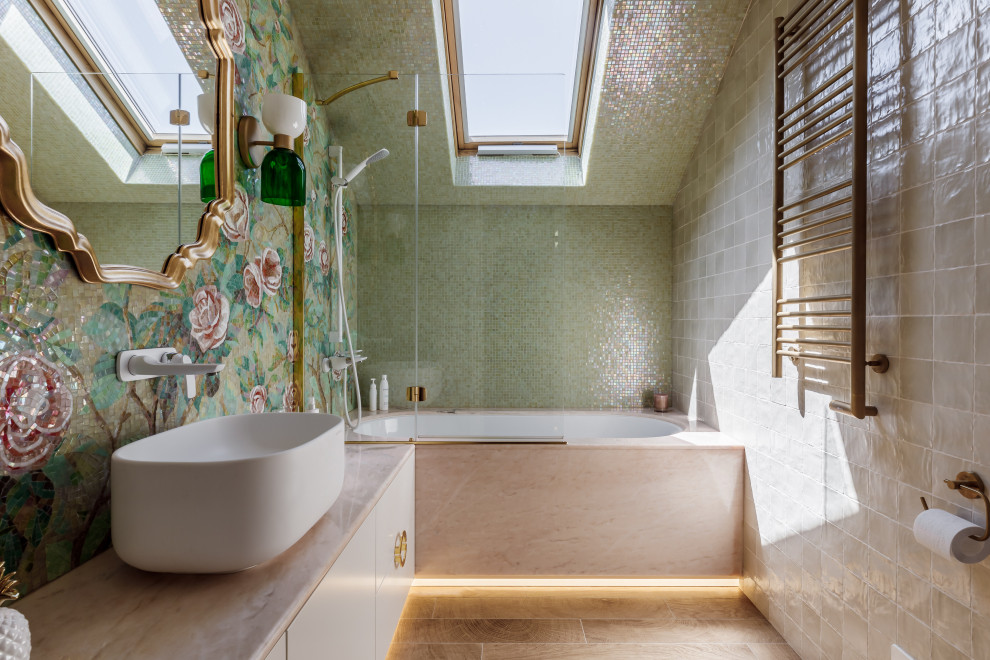 Пример оригинального дизайна: маленькая ванная комната в стиле неоклассика (современная классика) для на участке и в саду