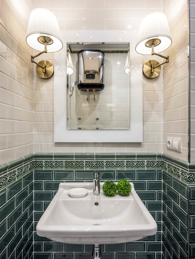 Свежая идея для дизайна: туалет в стиле неоклассика (современная классика) - отличное фото интерьера