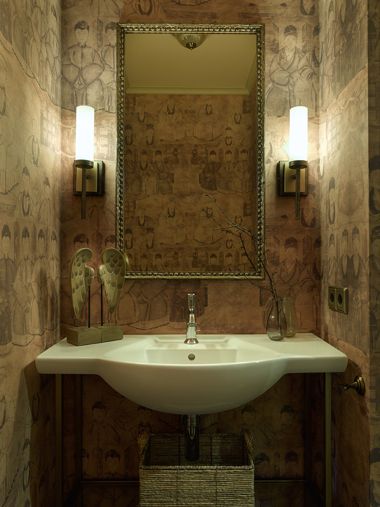 Idéer för att renovera ett litet orientaliskt toalett, med ett konsol handfat och flerfärgade väggar