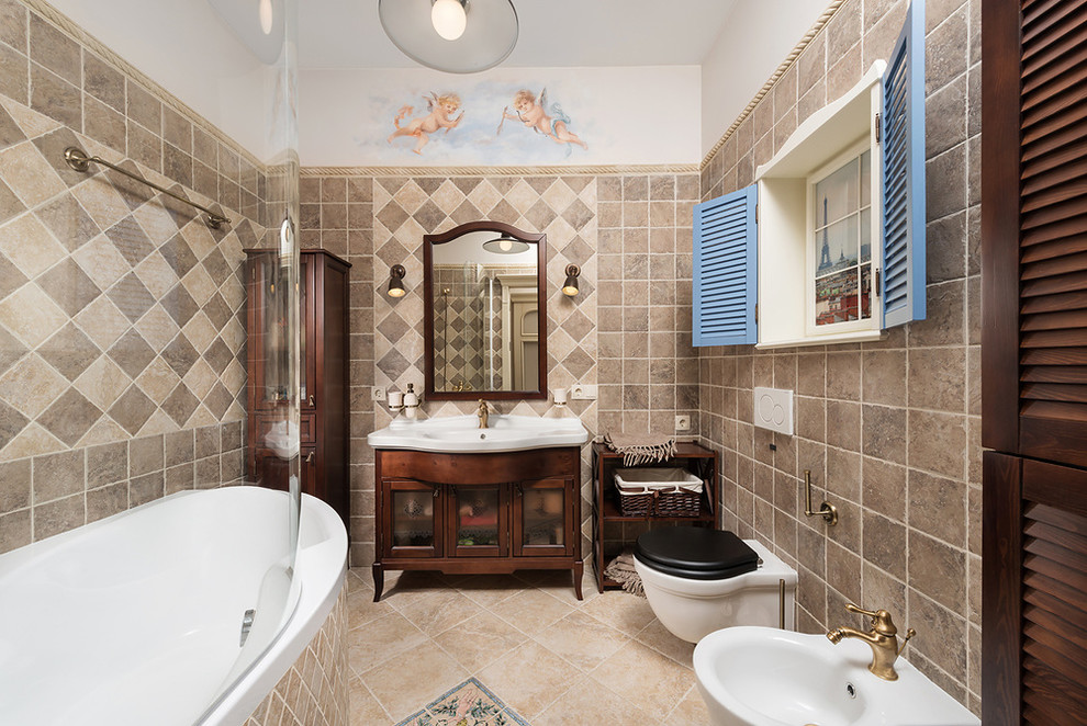 Réalisation d'une salle de bain méditerranéenne en bois foncé de taille moyenne avec un placard en trompe-l'oeil, WC suspendus, un carrelage marron, des carreaux de céramique, un mur blanc, un sol en carrelage de céramique, un lavabo posé et un plan de toilette en surface solide.