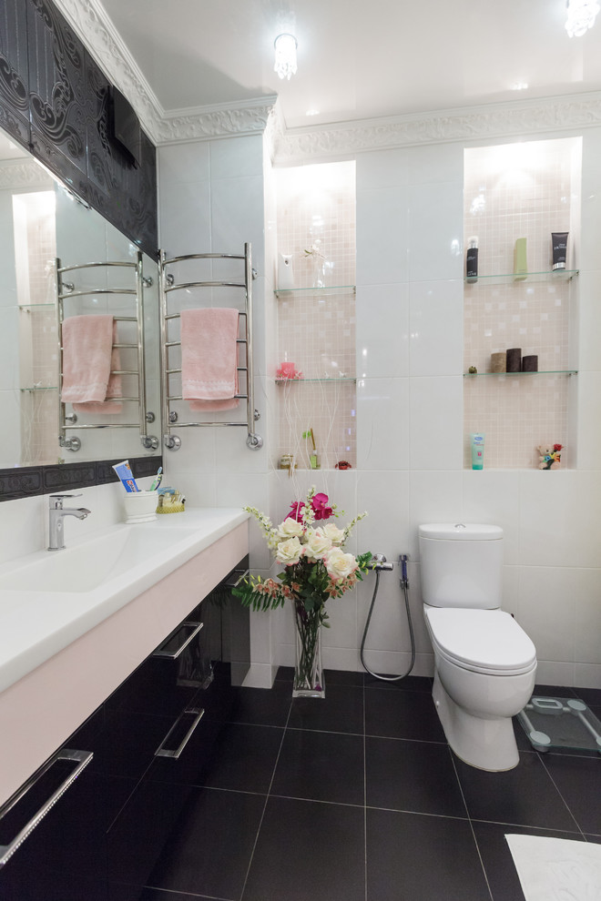 На фото: маленький туалет в современном стиле с черными фасадами, розовой плиткой и столешницей из искусственного камня для на участке и в саду