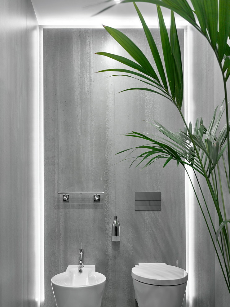 Foto di un bagno di servizio moderno di medie dimensioni con WC sospeso, piastrelle grigie e piastrelle in gres porcellanato