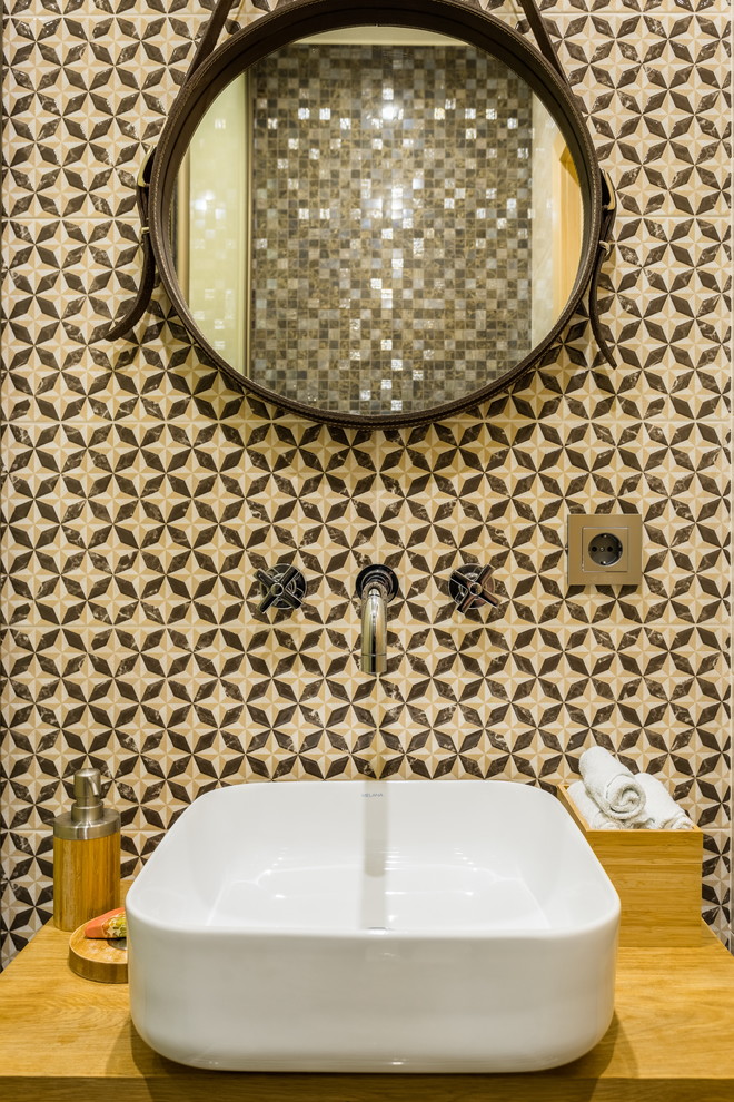 モスクワにあるコンテンポラリースタイルのおしゃれなトイレ・洗面所の写真