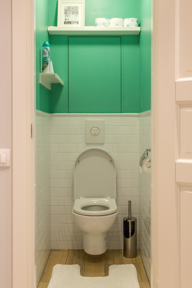 Свежая идея для дизайна: туалет среднего размера в скандинавском стиле - отличное фото интерьера