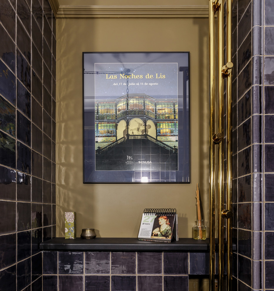 Photo of a traditional cloakroom with black tiles and beige walls.