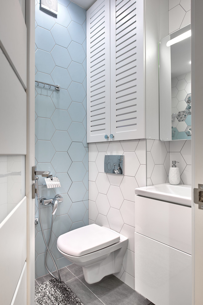 Example of a trendy powder room design in Moscow