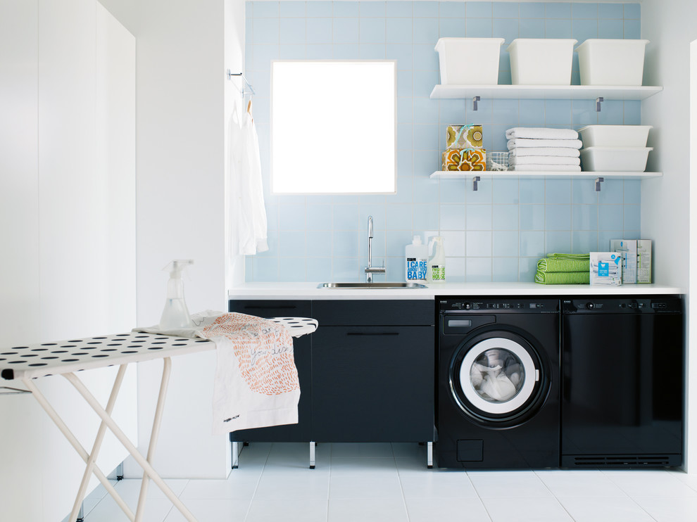 Laundry room - modern laundry room idea in Gothenburg