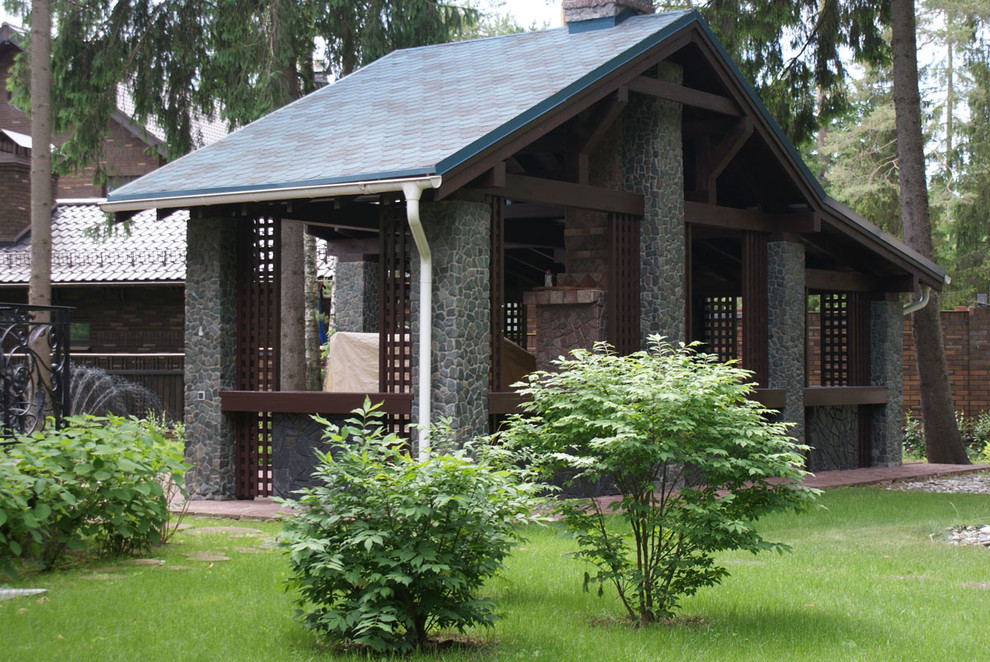 This is an example of a rustic garden in Moscow.