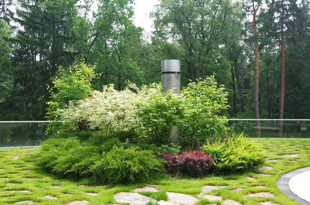 Modelo de jardín contemporáneo grande en verano en azotea