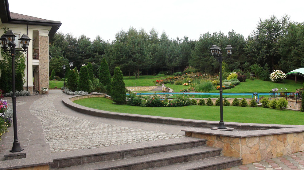 This is an example of a traditional landscaping in Moscow.