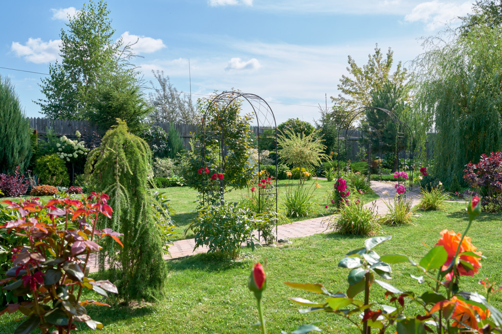 Landhausstil Garten in Moskau