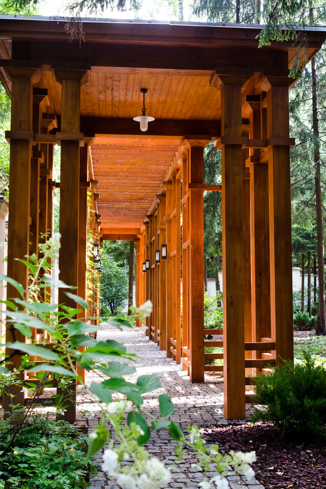 World-inspired pergola in Moscow.
