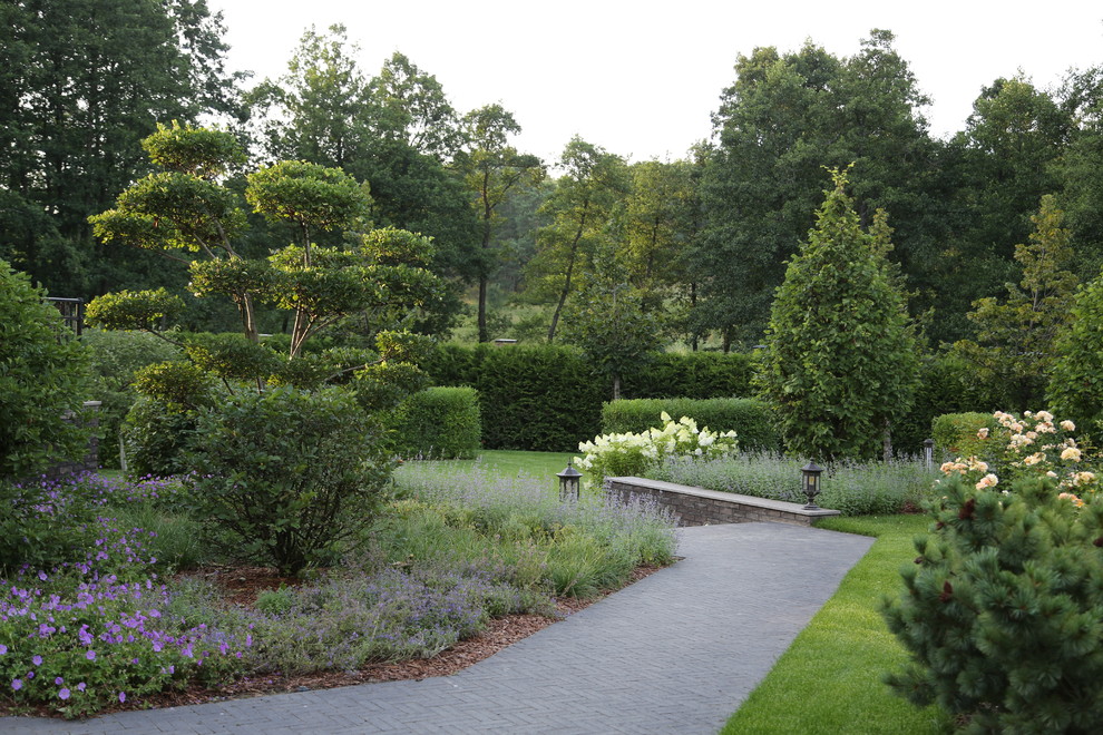 Immagine di un giardino contemporaneo di medie dimensioni