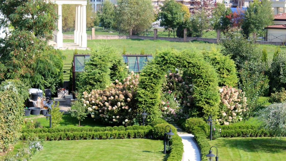 Идея дизайна: летний регулярный сад в классическом стиле