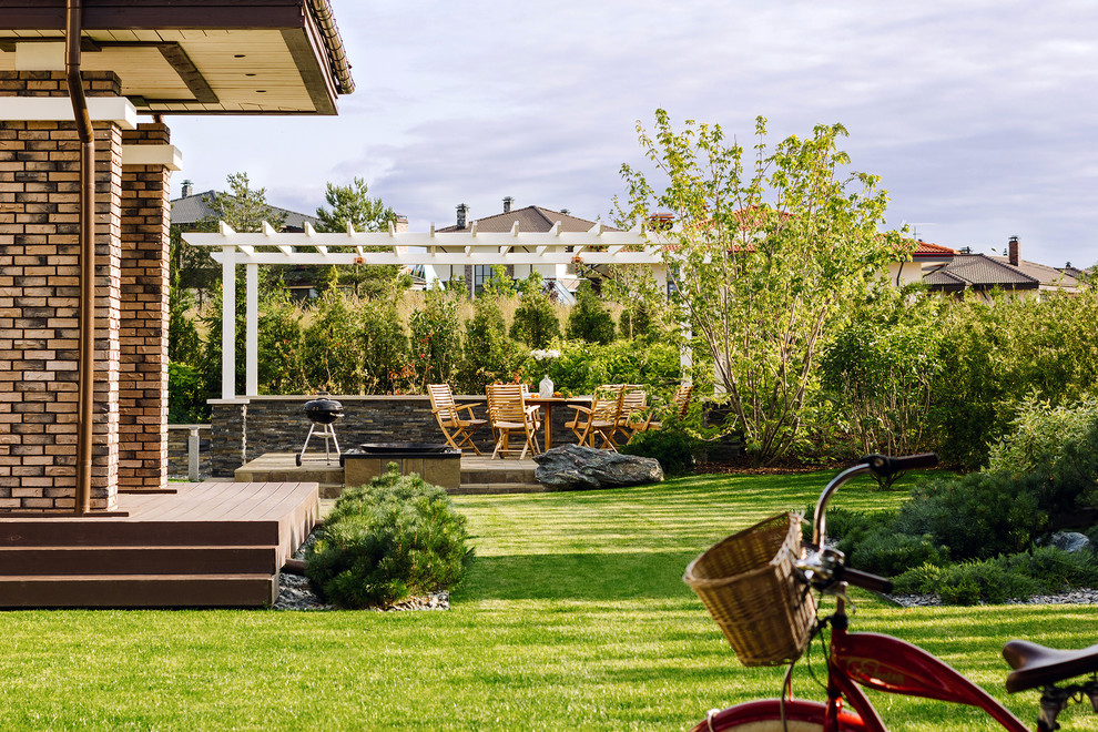 Design ideas for a contemporary full sun backyard landscaping in Saint Petersburg for summer.