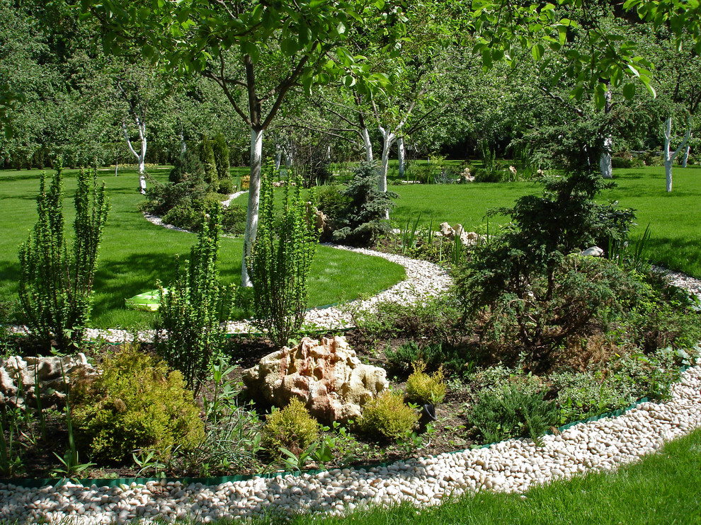 Esempio di un giardino contemporaneo esposto in pieno sole in estate