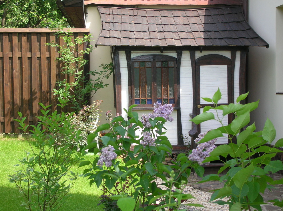 Источник вдохновения для домашнего уюта: участок и сад в современном стиле