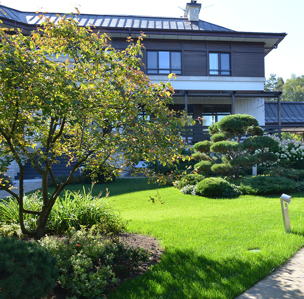 Foto di un giardino contemporaneo esposto in pieno sole di medie dimensioni e in cortile in estate con pavimentazioni in pietra naturale