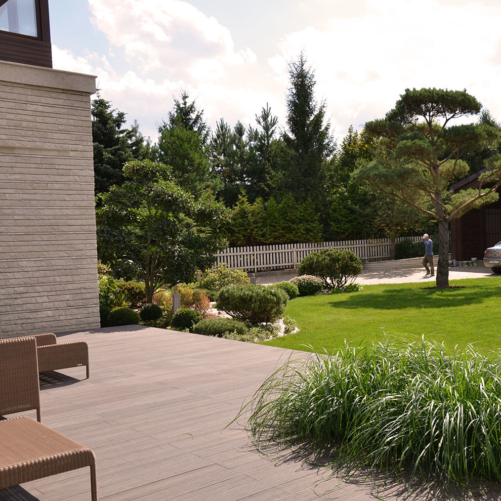 Idee per un giardino minimalista in cortile e di medie dimensioni in estate