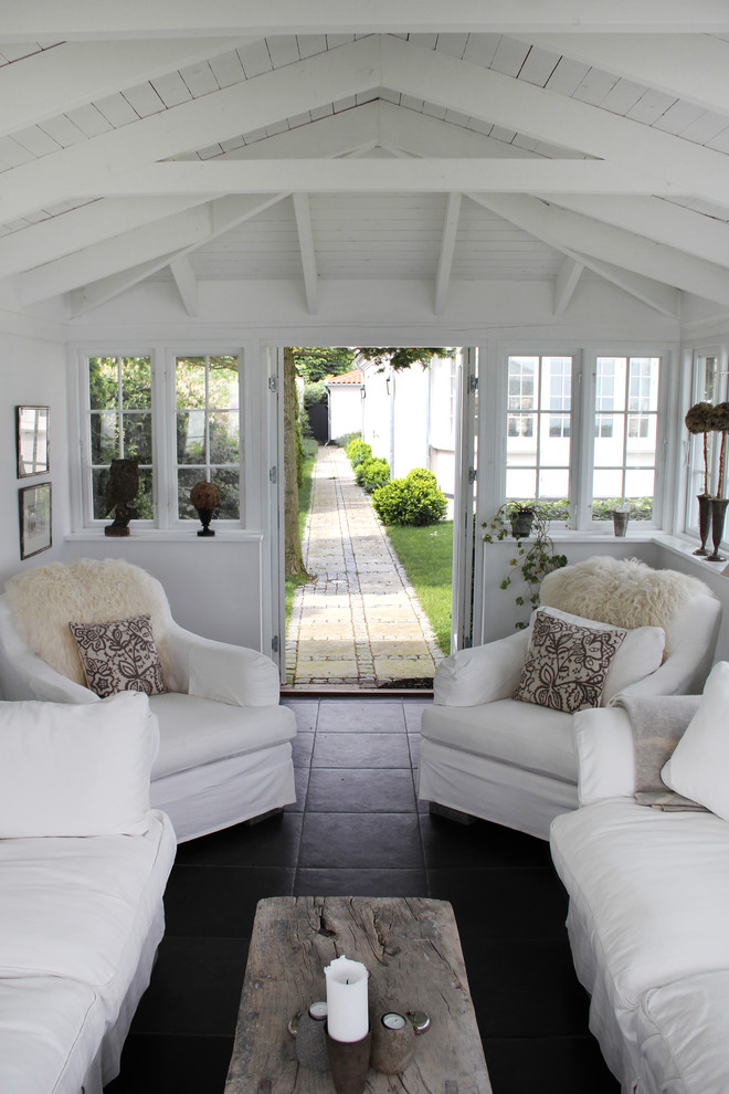 Immagine di una veranda scandinava