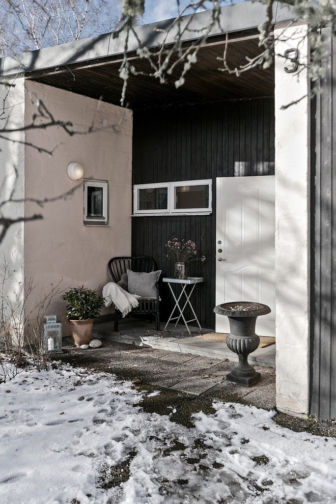 This is an example of a scandinavian patio in Stockholm.