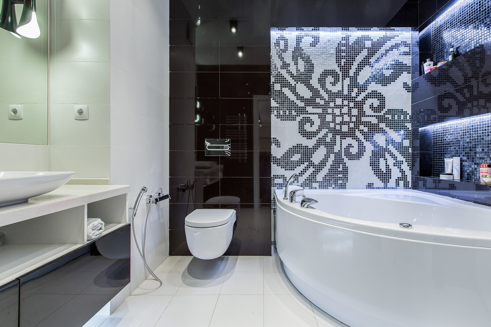 На фото: главная ванная комната в современном стиле с плоскими фасадами, черными фасадами, инсталляцией, черно-белой плиткой, белыми стенами и настольной раковиной