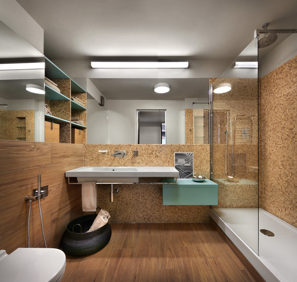 На фото: ванная комната в современном стиле с плоскими фасадами, бирюзовыми фасадами, угловым душем, коричневой плиткой, плиткой мозаикой, душевой кабиной, монолитной раковиной и открытым душем