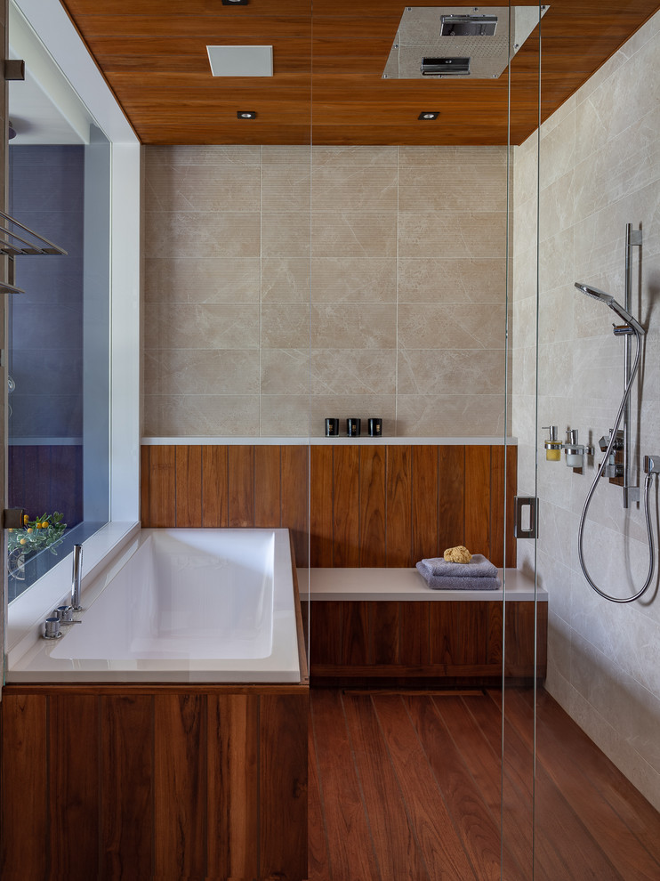 Пример оригинального дизайна: ванная комната в современном стиле с коричневым полом
