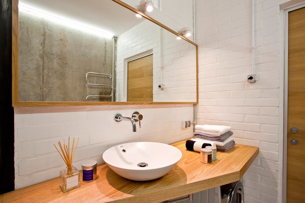 Inspiration for an industrial bathroom remodel in Moscow