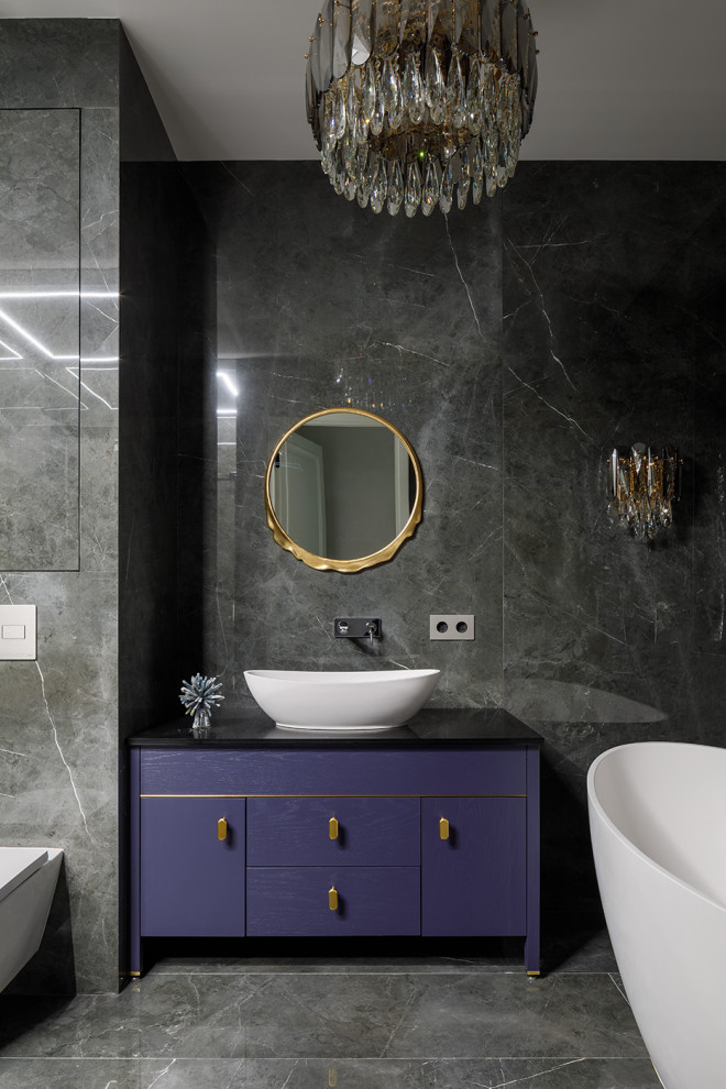 サンクトペテルブルクにあるコンテンポラリースタイルのおしゃれな浴室の写真