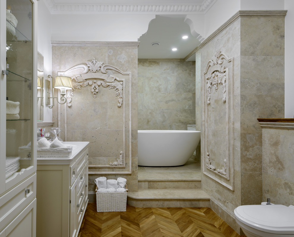 Design ideas for a classic bathroom in Novosibirsk.