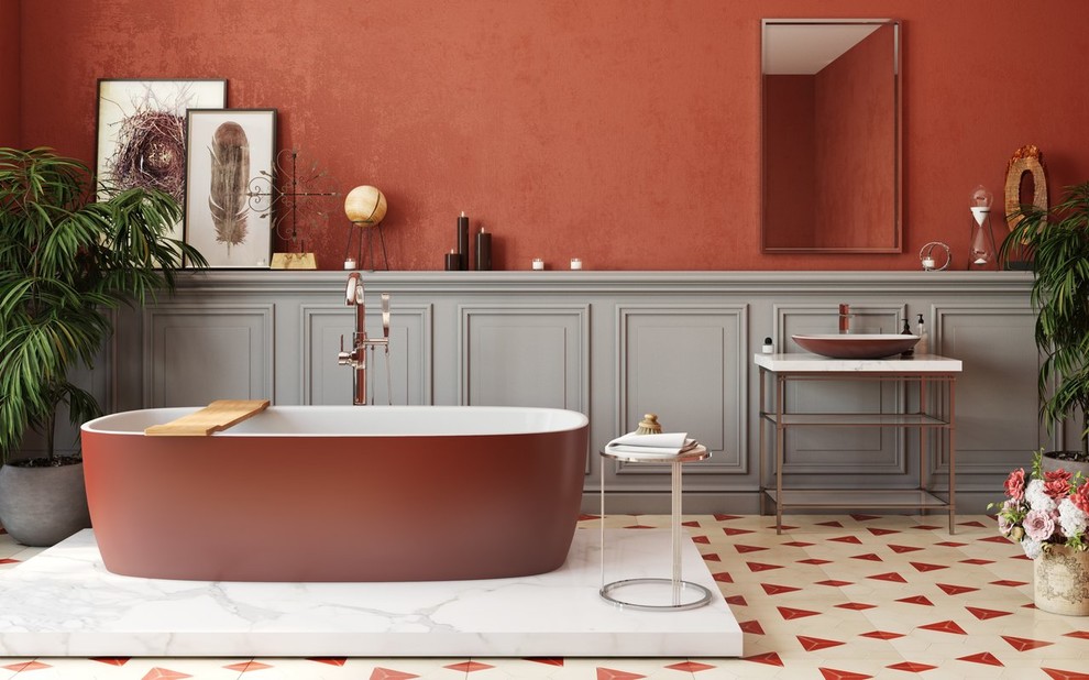 На фото: большая главная ванная комната в современном стиле с отдельно стоящей ванной и красными стенами