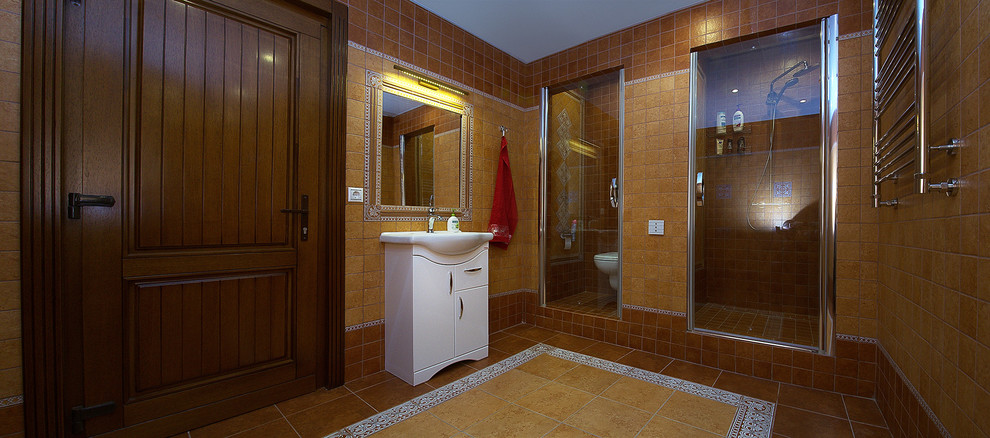 Esempio di una grande stanza da bagno chic con pareti marroni e pavimento in gres porcellanato