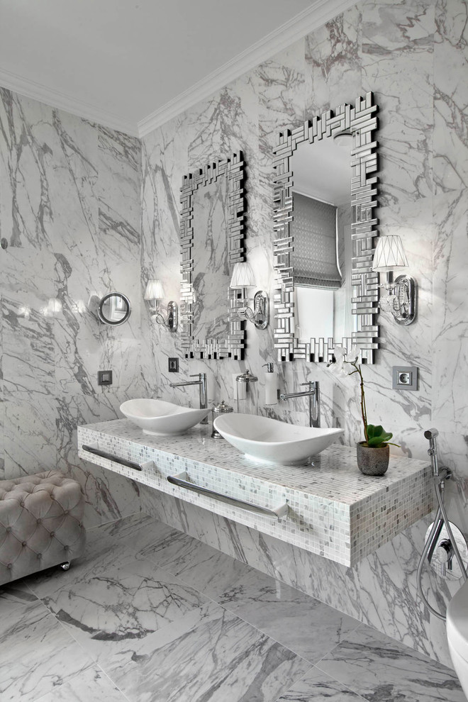Foto på ett funkis badrum med dusch, med grå kakel, stenkakel och ett fristående handfat