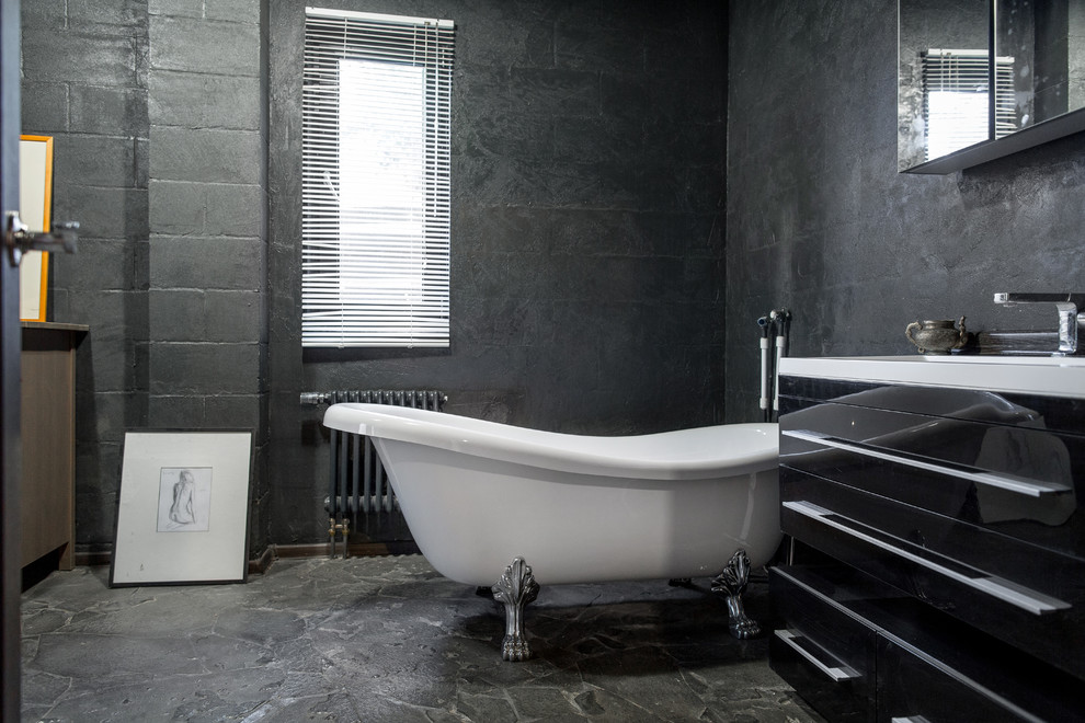 Источник вдохновения для домашнего уюта: главная ванная комната в стиле лофт с плоскими фасадами, черными фасадами и черными стенами