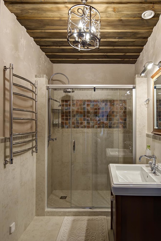 Esempio di una stanza da bagno con doccia mediterranea