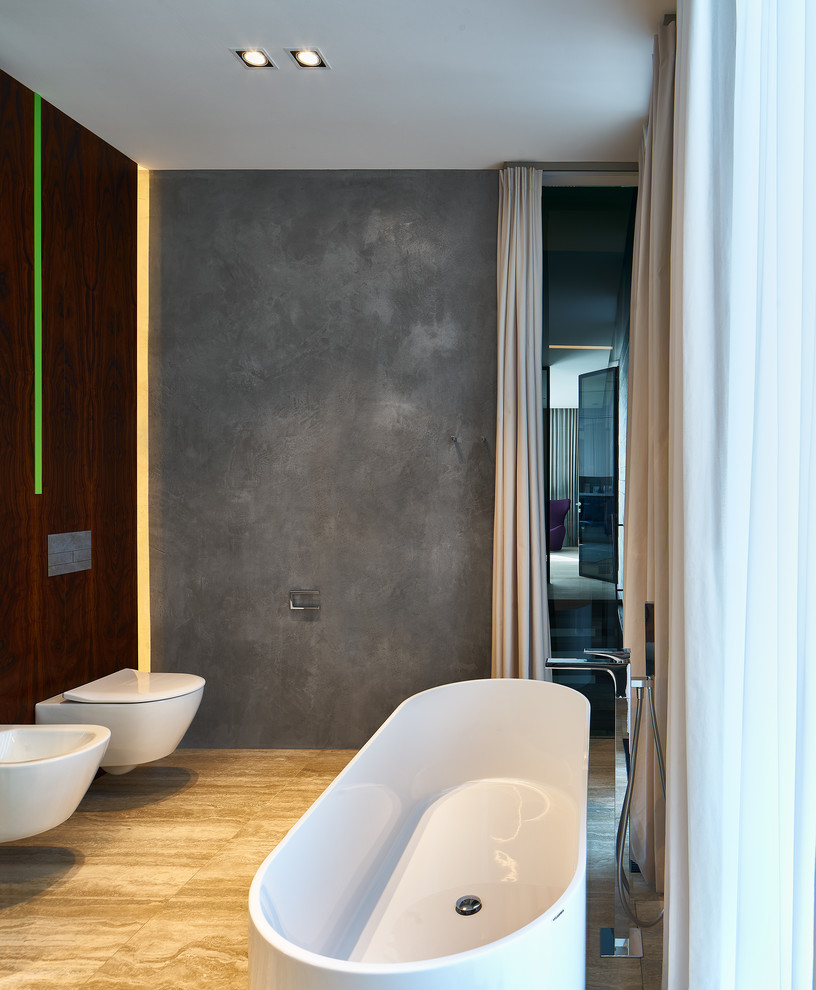 Cette image montre une salle de bain design de taille moyenne avec un sol beige.