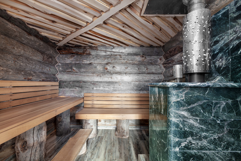 Diseño de sauna rústica con paredes grises y suelo marrón