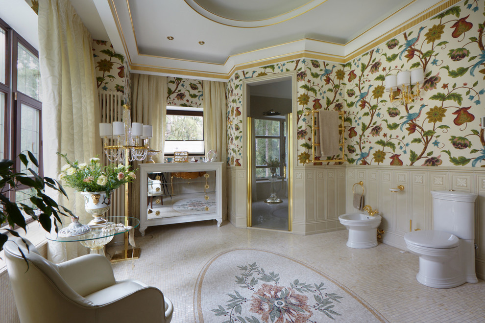 Идея дизайна: ванная комната в классическом стиле с угловым душем, биде, полом из мозаичной плитки, душевой кабиной и душем с распашными дверями