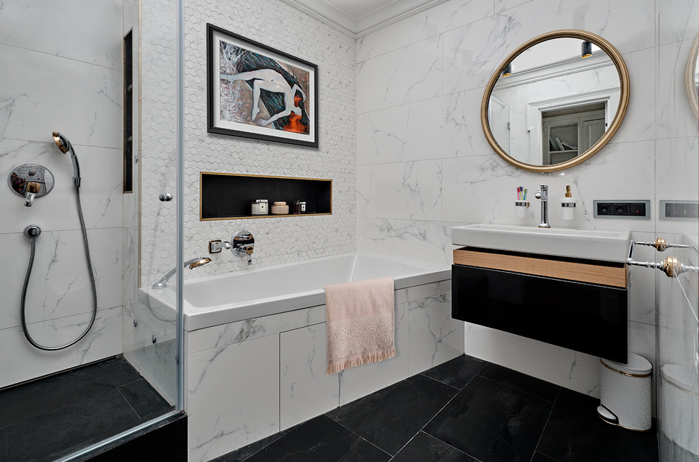 Diseño de cuarto de baño clásico renovado de tamaño medio
