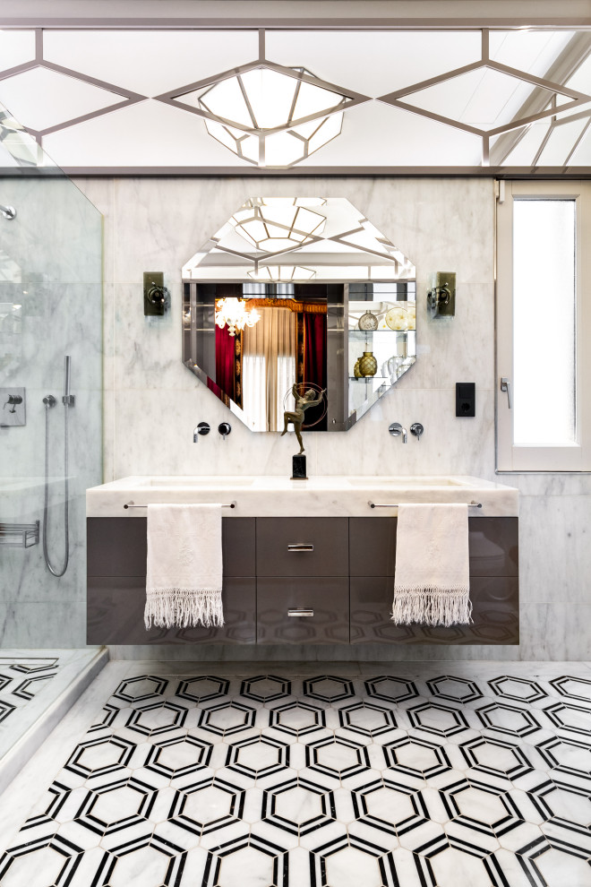 На фото: ванная комната в современном стиле с плоскими фасадами, серыми фасадами, врезной раковиной, разноцветным полом, белой столешницей, тумбой под две раковины и подвесной тумбой