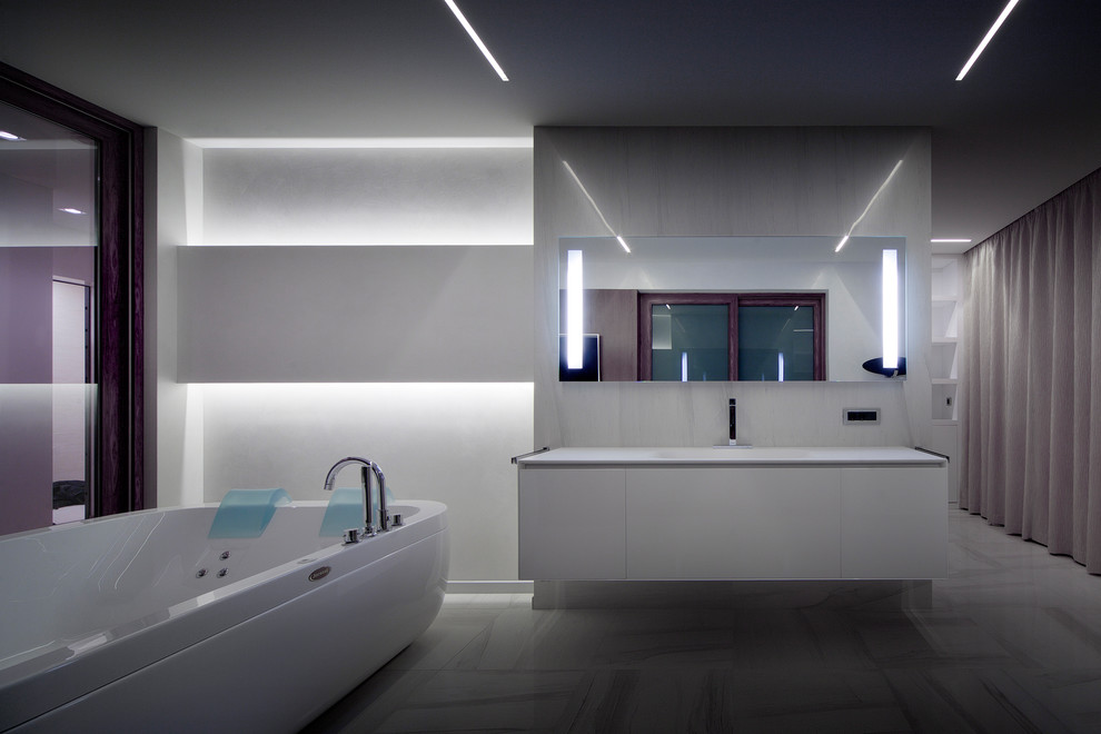 Foto di una stanza da bagno design di medie dimensioni con piastrelle beige, piastrelle in gres porcellanato e pavimento in gres porcellanato