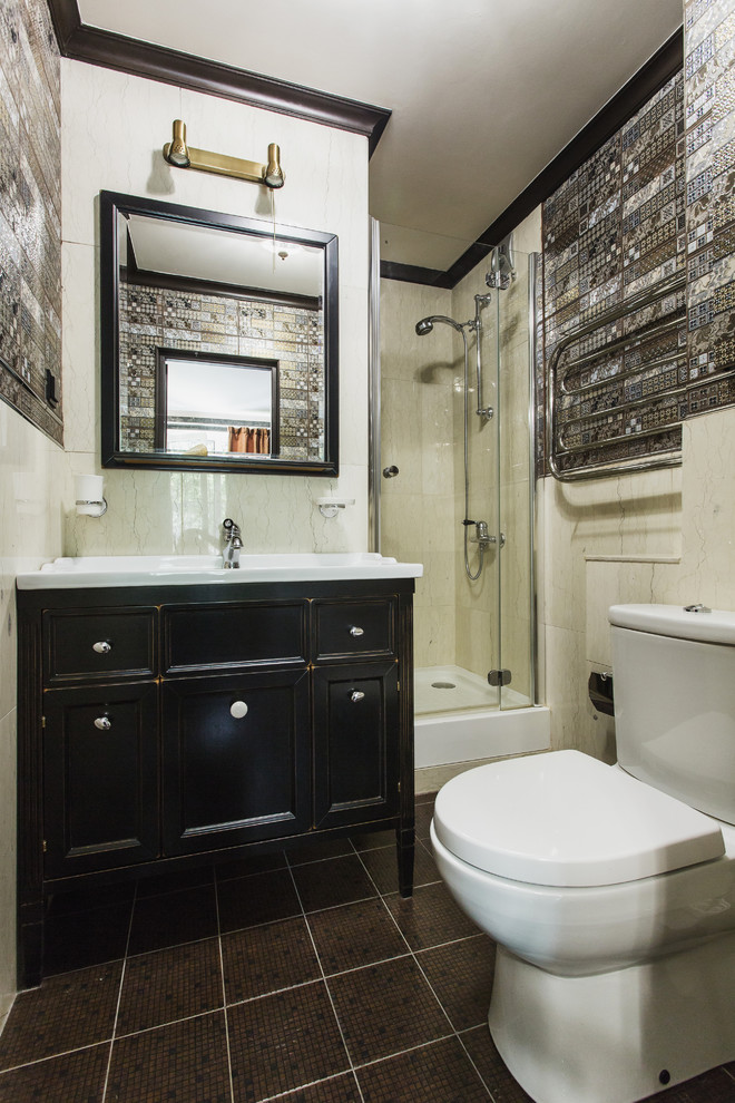 На фото: ванная комната в современном стиле с фасадами с утопленной филенкой, черными фасадами, душем в нише, раздельным унитазом, разноцветной плиткой и душевой кабиной с